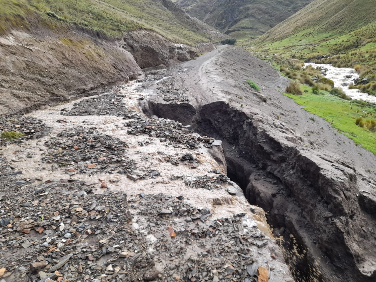 Áncash: Carretera que conecta 16 caseríos sufre daños por las lluvias