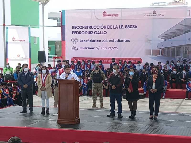 Chimbote: Presidente llega tres horas tarde a inauguración de colegio 
