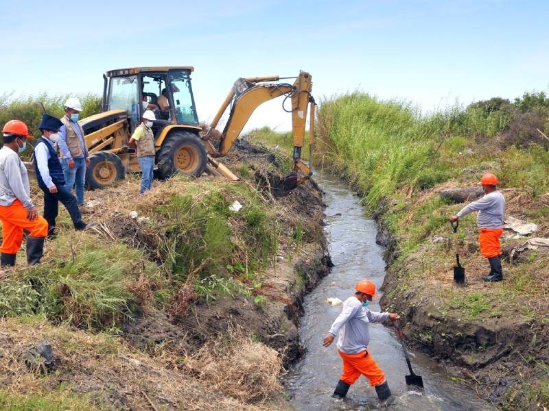 Distrito de Santa: Inician mantenimiento de dren La Aguada