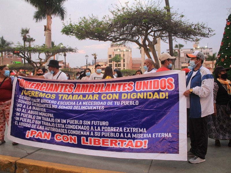 Chimbote: Ambulantes exigen vender en el centro de la ciudad