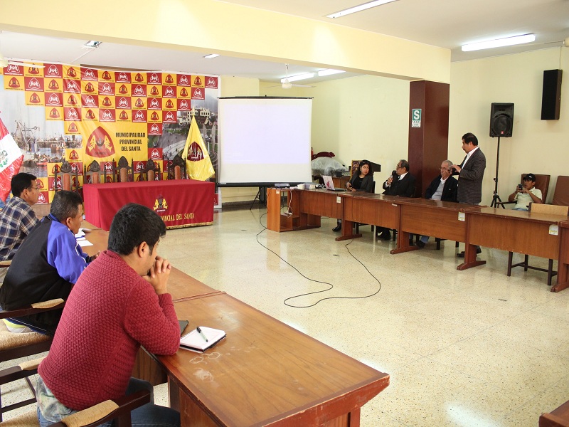 Empresa peruana presenta propuesta para tratar los residuos sólidos en Chimbote