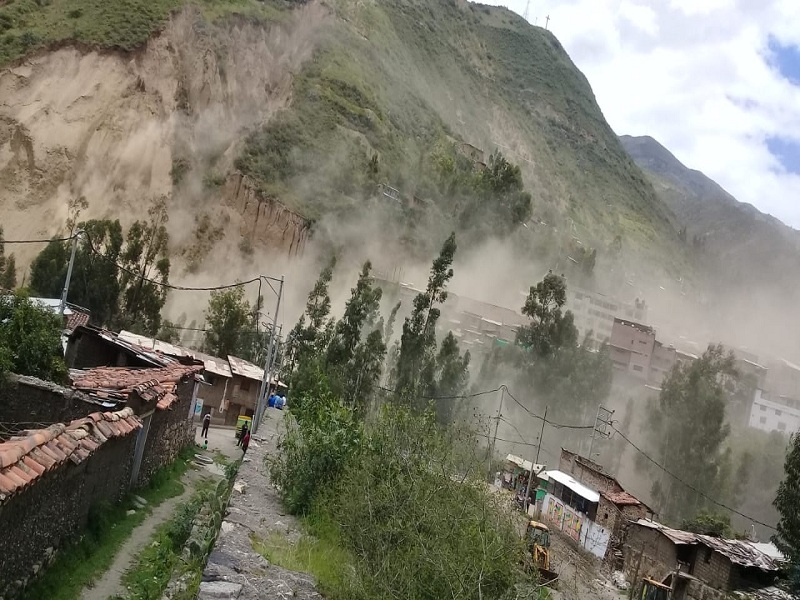 Deslizamiento del cerro Pumacoto pone en alarma a sihuasinos