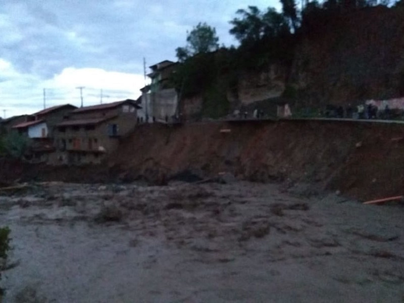  Desborde de río deja un muerto y 20 familias damnificadas