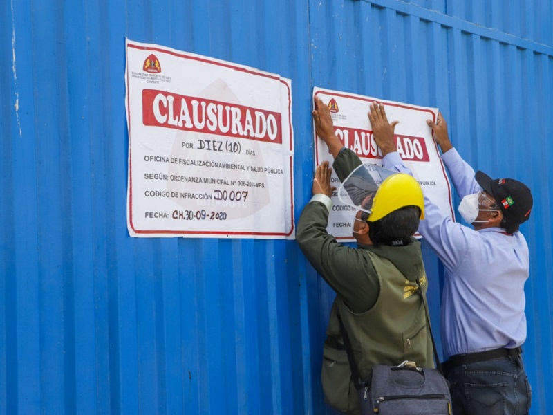 Chimbote: Clausuran pesquera que contaminaba la calle con sanguaza