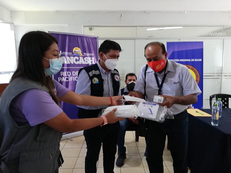 Coronavirus: Periodistas de Chimbote reciben oxímetro y mascarilla