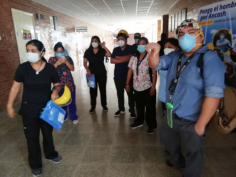 Coronavirus: Vacunación se inicia con protesta en Hospital Regional
