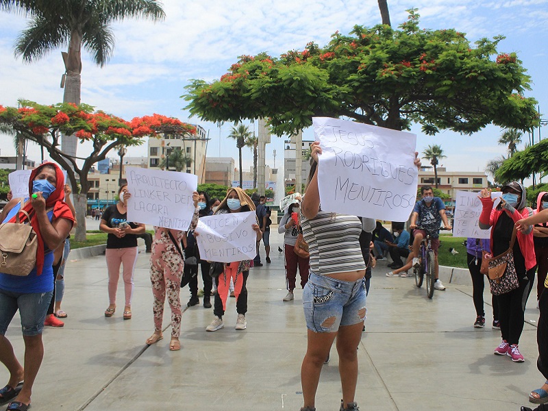 Chimbote: Obreros de Trabaja Perú reclaman pago de sueldos
